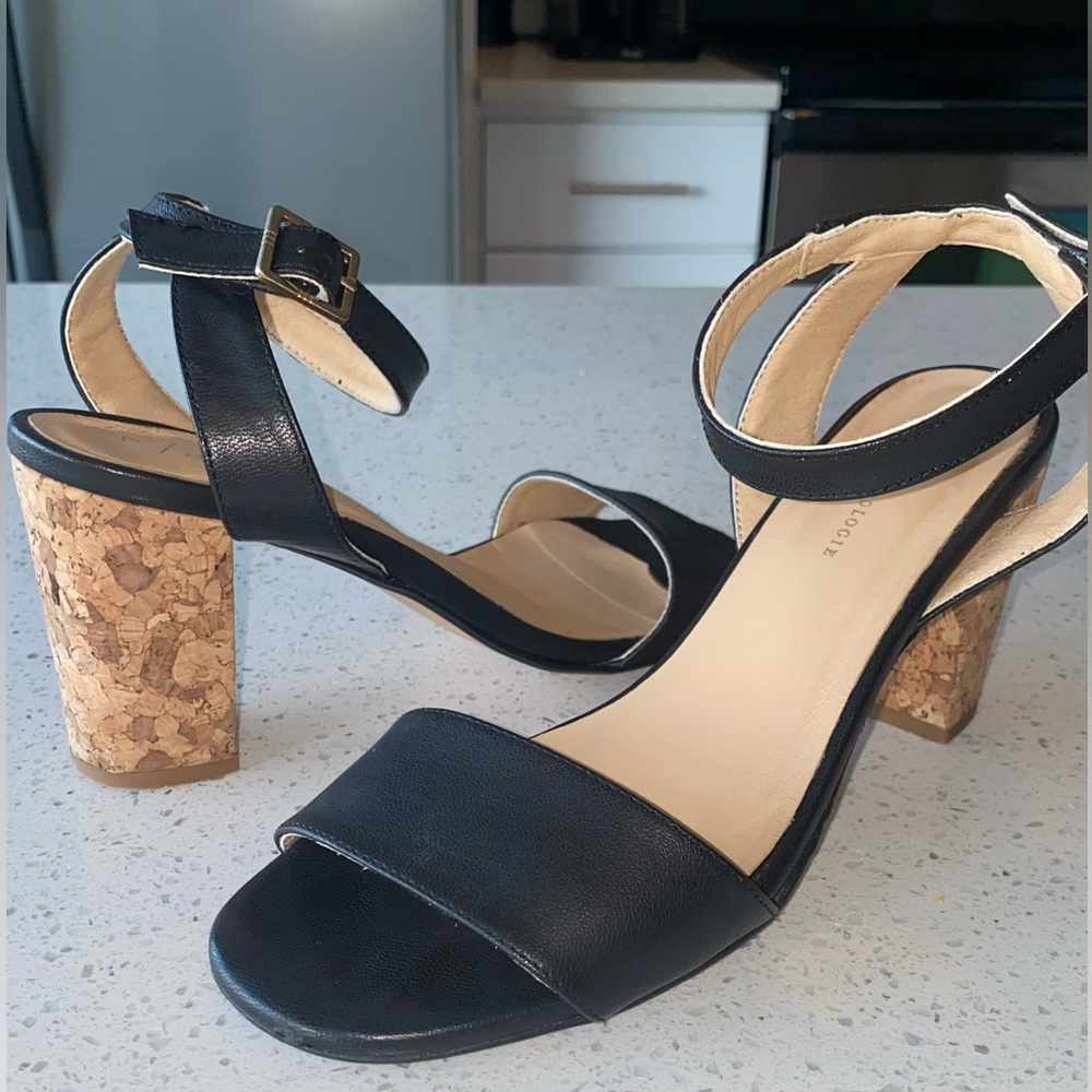 Anthropologie 4 in Black Heel with Block Heel - size 8/39